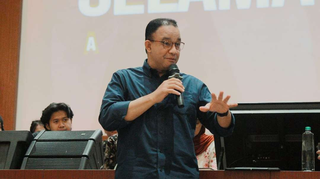Anies Baswedan dalam dialog di gedung Auditorium Ternate ASEEC Tower Universitas Airlangga. (Foto: Yunus Ar-Rahman/Ngopibareng.id)