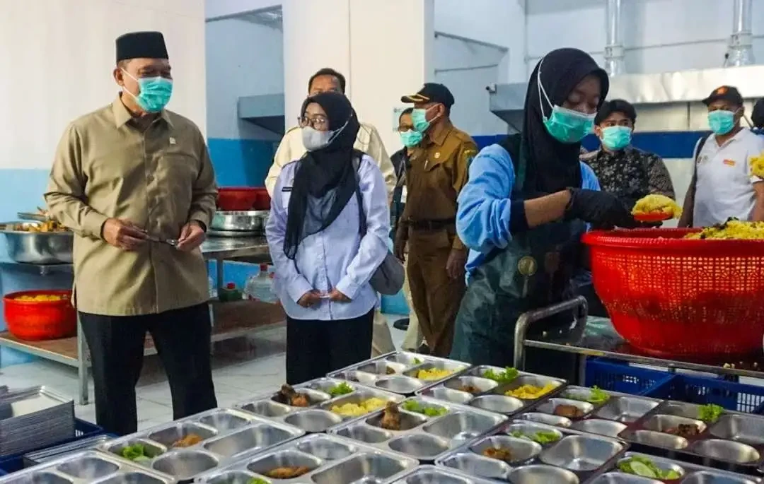 BHS kunjungi dapur SPPG di Kecamatan Taman, Sidoarjo (Foto: Aini Arifin/Ngopibareng.id)