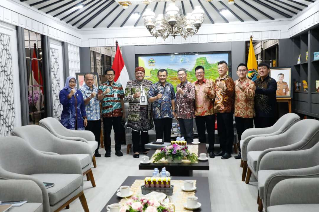 Gubernur Jawa Tengah Ahmad Luthfi saat menerima perwakilan Perkumpulan Pengusaha Indonesia Tionghoa (Perpit) Jawa Tengah. Perpit) Jawa Tengah sebut mereka menikmati jaminan kemudahan dan kondusivitas investasi di Jateng. (Foto: Pemprov Jateng)
