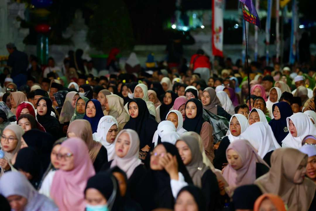 Ribuan warga Banyuwangi tumpah ruah mengikuti selawatan (Foto: Pemkab Banyuwangi)