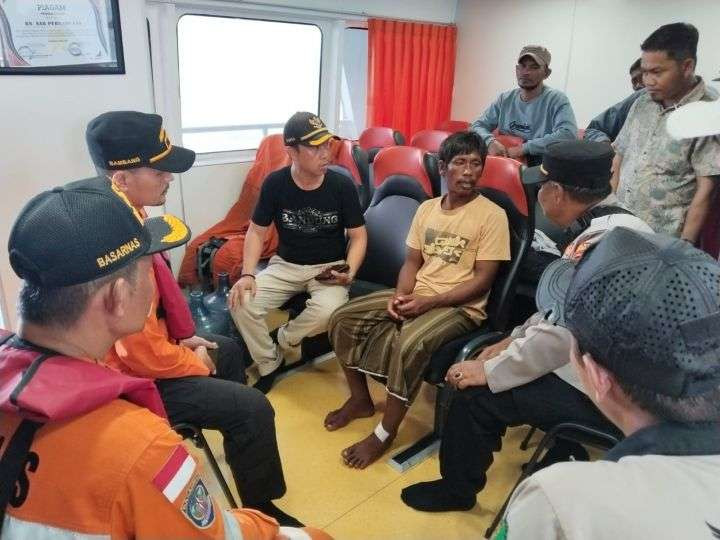 Abdul Rifa'i, nelayan asal Pulau Sakala, Kecamatan Sapeken, Kabupaten Sumenep, ditemukan selamat setelah lima hari di tengah laut. (Foto: dok. Basarnas Surabaya)