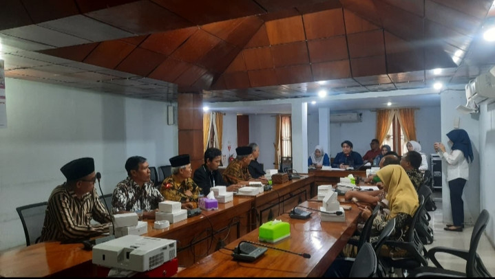 Audiensi Dewan Pendidikan dengan DPRD Blora menghadirkan pejabat Dinas Pendidikan. (Foto: Istimewa)