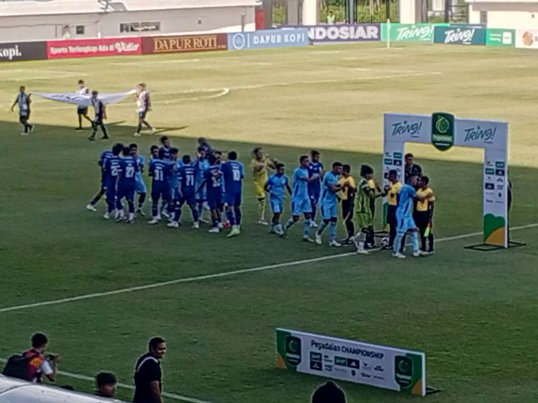 Persela Lamongan menjamu PSIS Semarang di Stadion Surajaya Lamongan (Imron Rosidi/ngopibareng. Id)