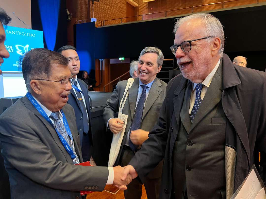 Wakil Presiden Republik Indonesia ke-10 dan ke-12 sekaligus Ketua Umum Dewan Masjid Indonesia (DMI) Jusuf Kalla, di ajang International Meeting for Peace yang diselenggarakan oleh Komunitas Sant’Egidio di Roma, Italia, dengan tema “Daring Peace”atau “Berani Mewujudkan Perdamaian.” (Foto: Arif Afandi/Ngopibareng.id)