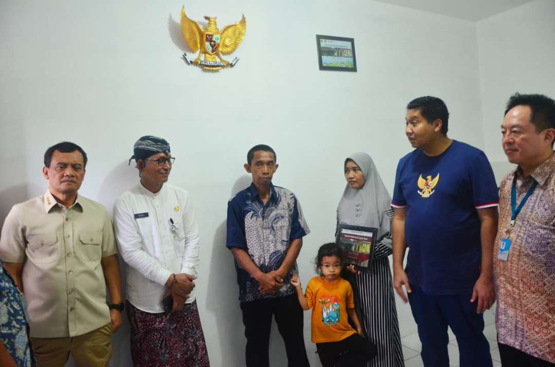 Menteri Perumahan dan Kawasan Permukiman (PKP) RI Maruarar Sirait dan Gubernur Jawa Tengah Ahmad Luthfi meninjau rumah yang diperbaiki berkat bantuan CSR PT Djarum tersebut.