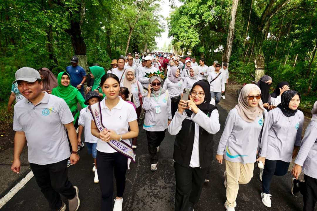 Bupati Banyuwangi Ipuk Fiestiandani, Putri Indonesia 2025 Firsta Yufi Amarta Putri,dan ribuan praktisi kesehatan Banyuwangi melakukan kampanye hidup sehat (Foto: Istimewa)