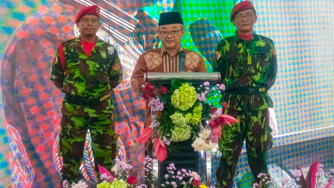 Mendikdasmen saat berkunjung ke SMP Muhammadiyah 10 Sidoarjo. (Foto: Aini Arifin/Ngopibareng.id)