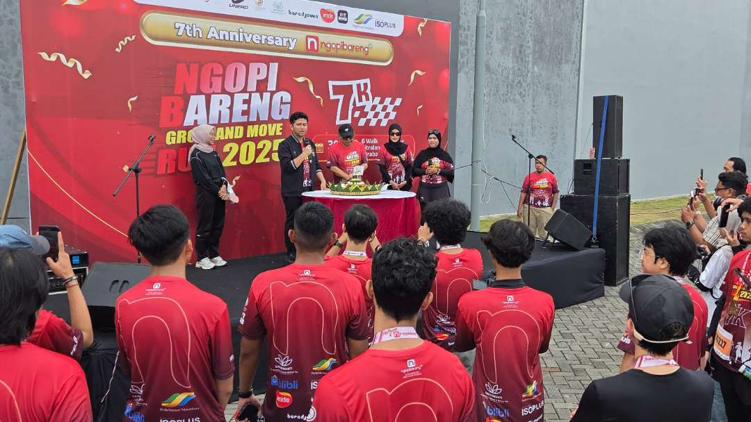 Wagub Jatim, Emil Dardak saat hadir dalam acara Ngopibareng Grow and Move Run 2025. (Foto: Fariz Yarbo/Ngopibareng.id)