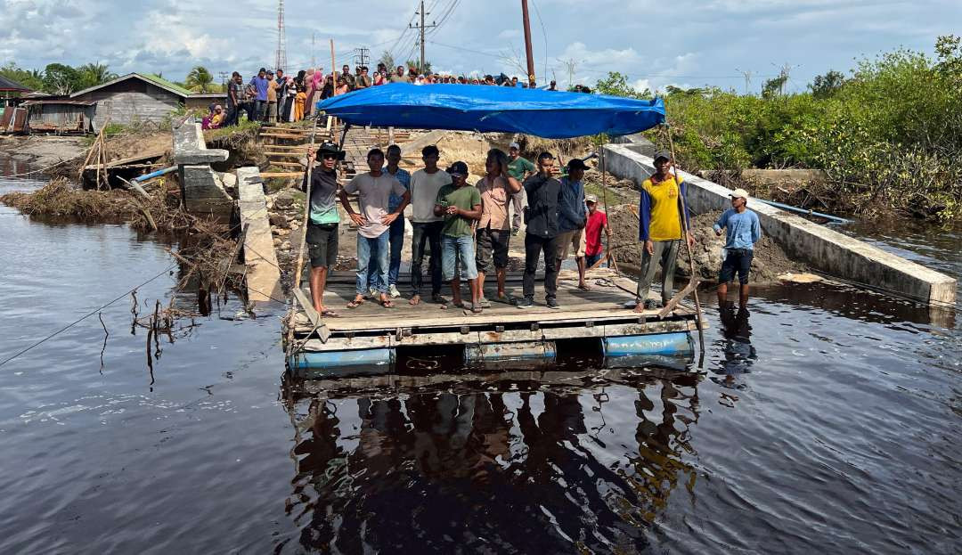 Wapres Gibran meninjau infrastruktir / jembatan  di Aceh yabg rusak akibat banjir ( foto: Setwapres)4