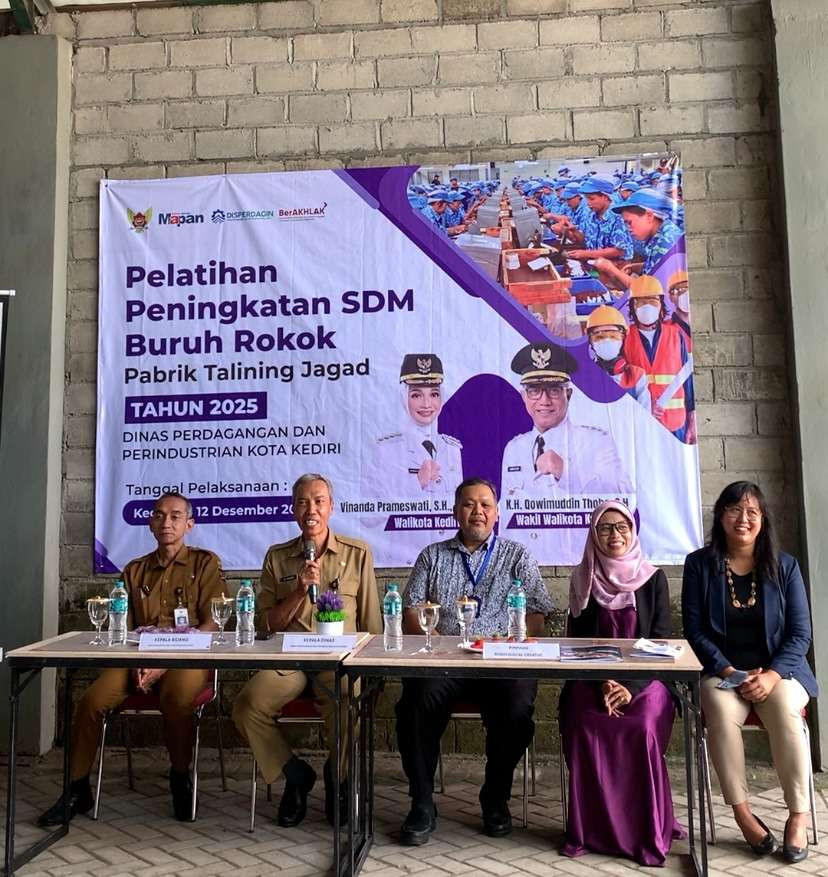 Pelatihan ini meliputi peningkatan kuantitas dan kualitas rokok yang dihasilkan para buruh. (Foto: Istimewa)