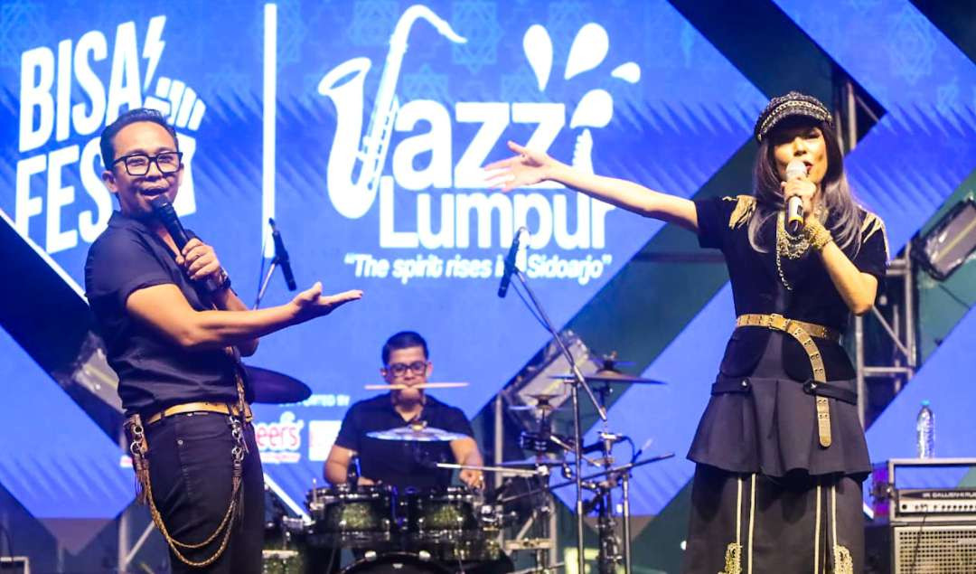Perform Syaharani di Jazz Lumpur Sidoarjo. (Foto: Aini Arifin/Ngopibareng.id)