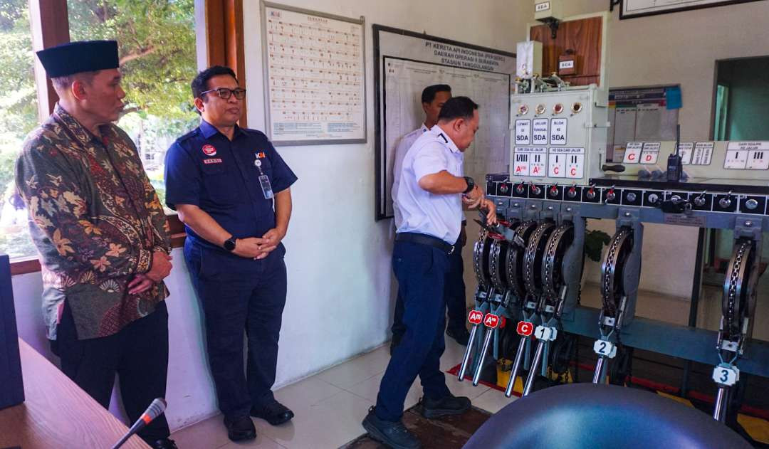 DPR RI tinjau Stasiun KA Tanggulangin Sidoarjo. (Foto: Aini Arifin/Ngopibareng.id)