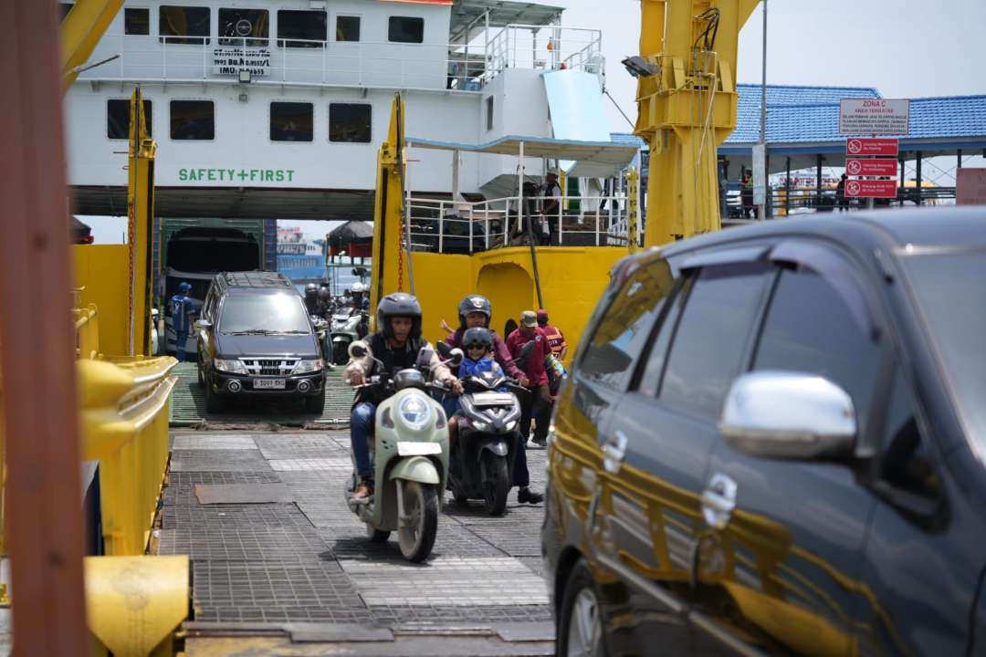 Aktivitas penyeberangan arus balik Nataru mulai terjadi. (Foto: Istimewa)