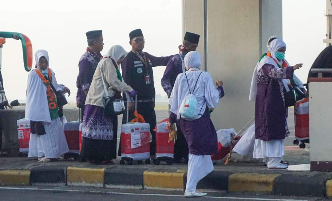 Pemberangkatan calon jamaah haji (foto: Aini Arifin/Ngopibareng.id)