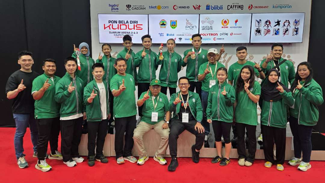 Kontingen Wushu Jatim juara umum PON Bela Diri 2025. (Foto: Fariz Yarbo/Ngopibareng.id)