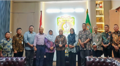 Para peneliti BRIN yang menemukan kertas berlapis minyak nabati untuk altirnatif kemasan makanan ramah lingkungan. (Foto: dok/BRIN)