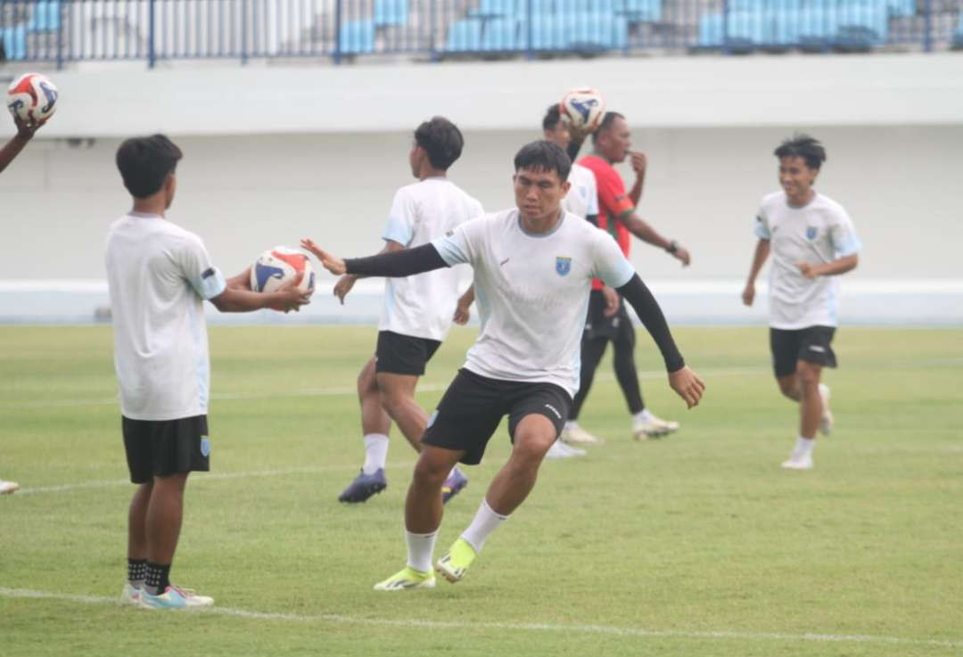Tim Laskar Joko Tingkir Persela Lamongan saat latihan di Stadion Surajaya. Lamongan (Foto:Istimewa)