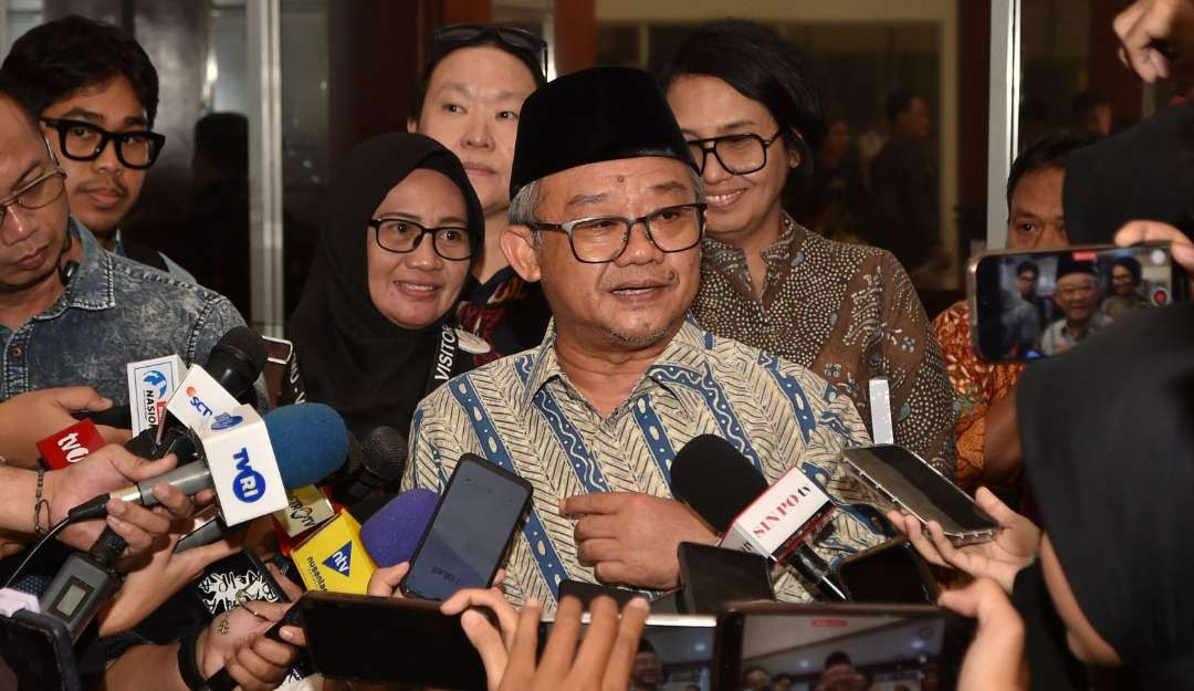 Menteri Pendidikan Dasar dan Menengah (Mendikdasmen) Abdul Mu'ti menegaskan   kehadiran kecerdasan buatan atau artificial intelligence (AI). Tetapi  kecerdasan buatan ini diyakini  tidak akan  mampu menggantikan peran guru (Foto; Asmanu Sudarso/gopibarebg.id)