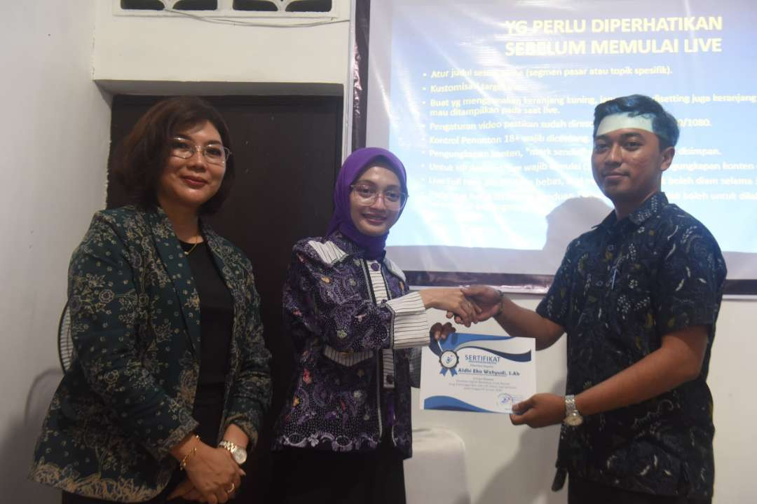 Walikota Kediri Vinanda Prameswati memberikan motivasi kepada peserta Pelatihan Pemasaran Digital. (Foto: Istimewa)