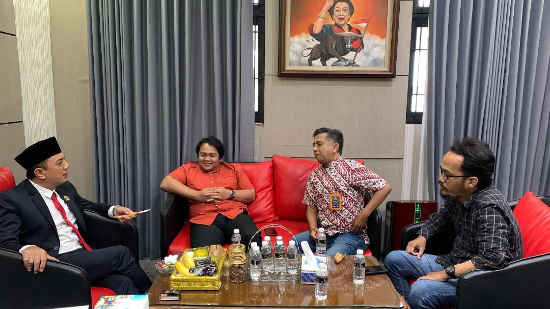 Pertemuan antara redaksi Ngopibareng.id dan Wakil Ketua l DPRD Jatim, Deni Wicaksono. (Foto: Dok. Ngopibareng.id)