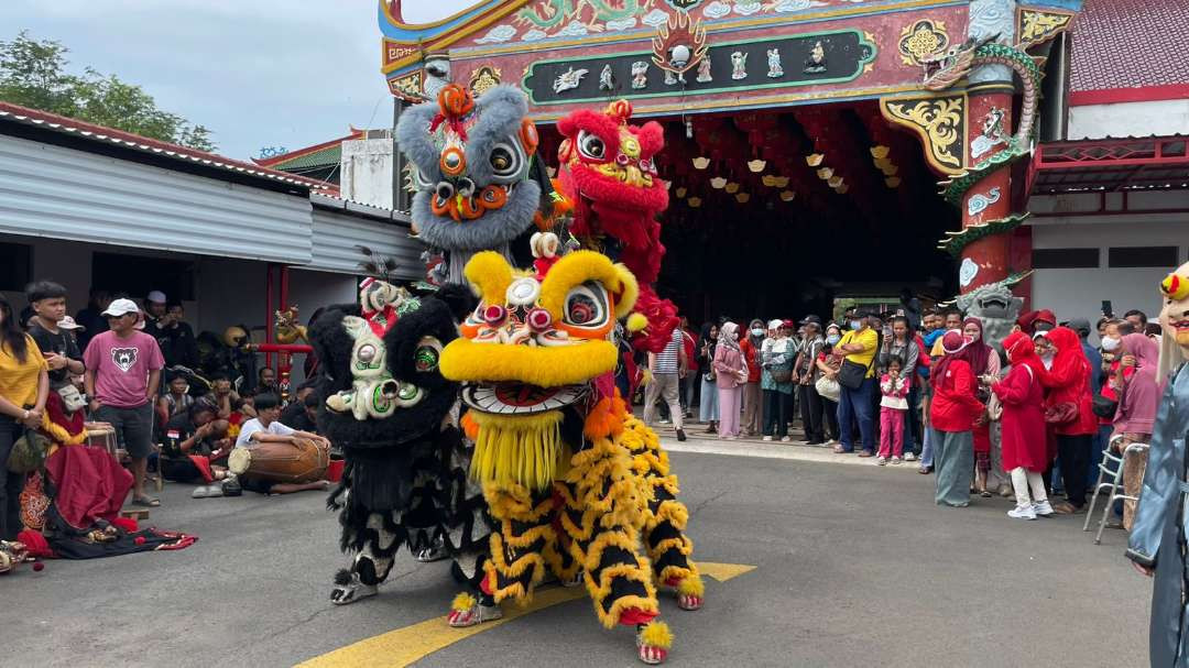 Kesenian Barongsai meriahkan perayaan Tahun Baru Imlek di Klenteng Kwan Sing Bio Tuban (dok. Istimewa)