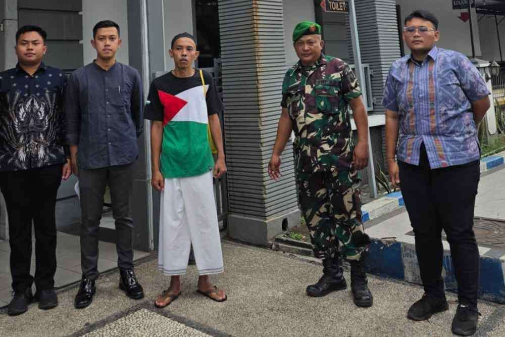 Guru honorer, Mohammad Misbahul Huda usai dibebaskan dari Rutan Kraksaan, Probolinggo. (Foto: Dok. Kejagung)