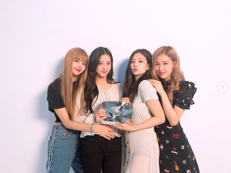 Girl band asal Korea, BLACK PINK dengan mini album terbaru bertajuk “Deadline” berhasil mencatatkan prestasi luar biasa pada hari pertama dimana sesuai data hampir 1,5 juta kopi hanya dalam 24 jam sejak dirilis pada Jumat 27 Februari 2026.(Foto: Istimewa)