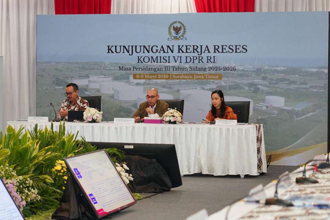 Anggota Dewan Perwakilan Rakyat Republik Indonesia Komisi VI saat kunjungan kerja ke Surabaya. Kunjungan ini sekaligus memastikan pasokan energi dari PT Pertamina Patra Niaga Regional Jawa Timur, Bali, dan Nusa Tenggara (Jatimbalinus) aman menjelang Idul Fitri 1447 Hijriyah. (Foto: Istimewa)