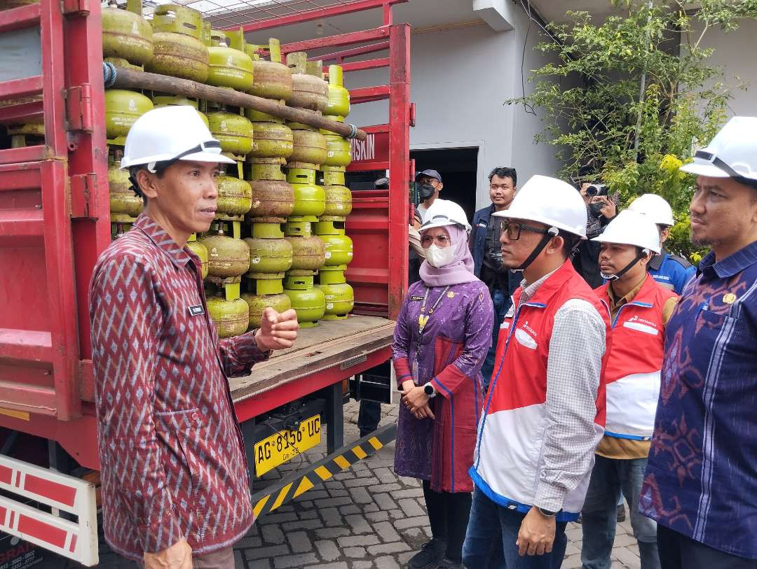 Moh. Ridwan Kepala Disperdagin Kota Kediri setelah melakukan inspeksi mendadak (sidak) ke sejumlah Stasiun Pengisian Bulk Elpiji. (Foto: Fendi Lesmana/Ngopibareng.id)