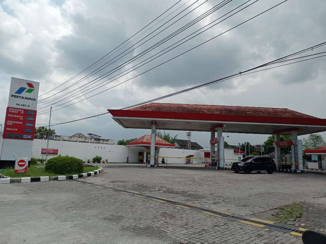 SPBU Tegal Besar tak melayani jual beli BBM usai disegel (Foto: Rusdi/Ngopibareng.id)