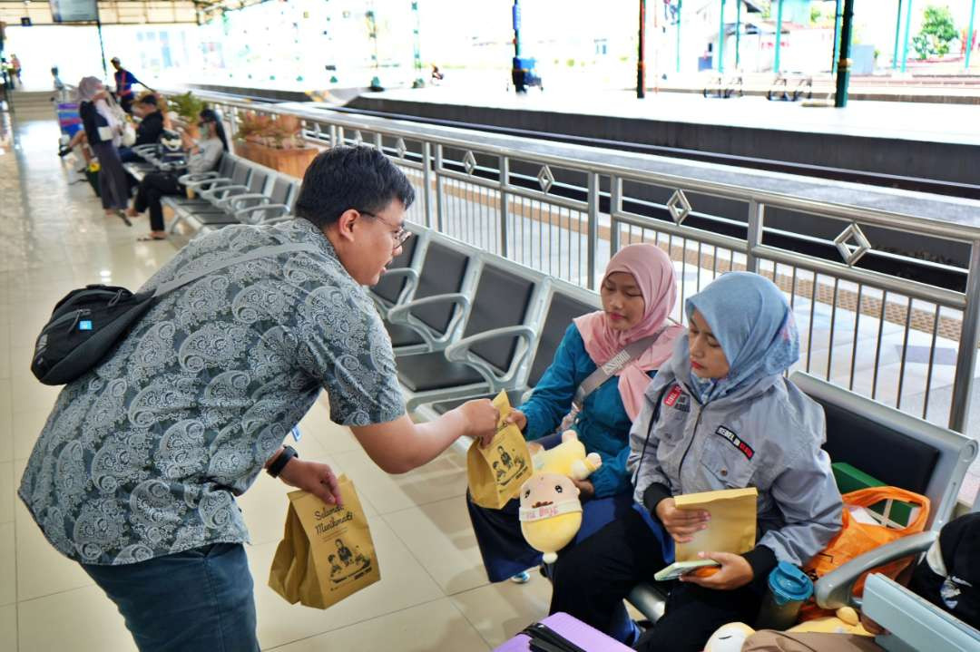 Wujudkan Mudik nyaman, KAI Daop 7 siapkan ratusan takjil gratis bagi penumpang KA jarak jauh. (Foto: Istimewa)