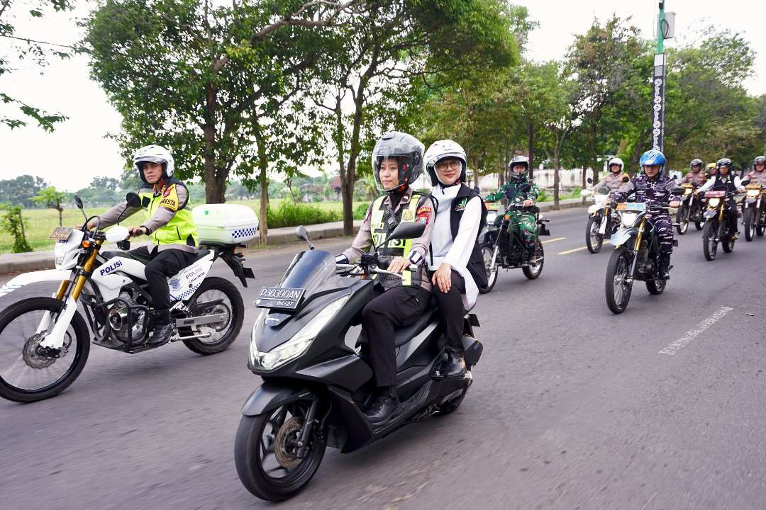 Forkopimda Banyuwangi melakukan patroli untuk memastikan malam takbiran berjalan lancar. (Foto: Pemkab Banyuwangi)