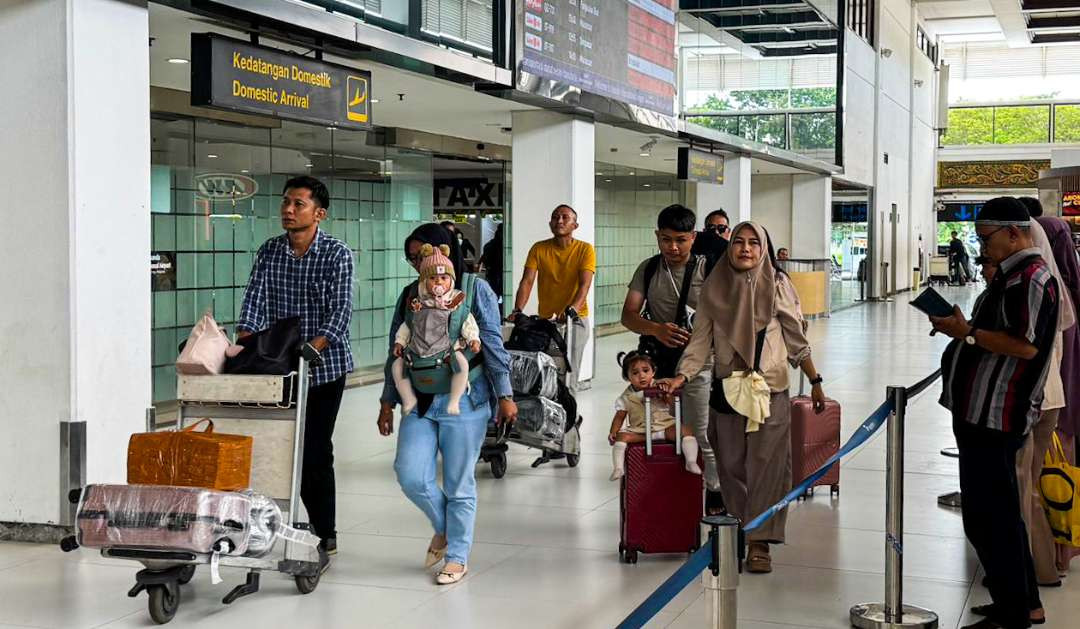 Suasana penumpang di bandara internasional Juanda, Sidoarjo (Foto: Aini Arifin/Ngopibareng.id)