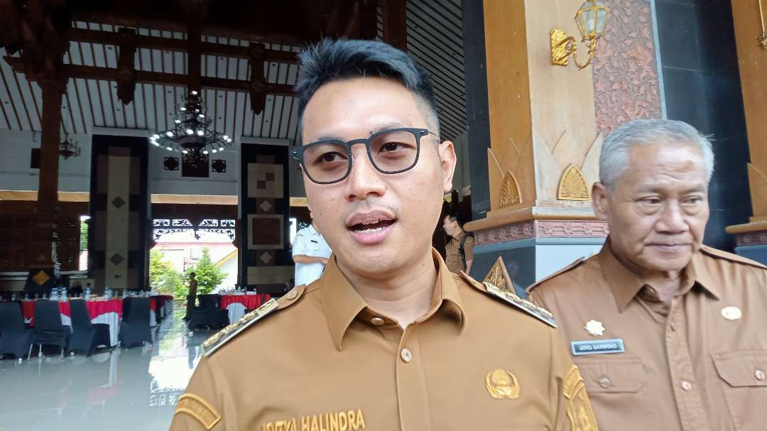 Bupati Tuban didampingi Wakil Bupati usai mengikuti Musrenbang penyusunan RKPD 2027 (Foto: Khoirul Huda/Ngopibareng.id)