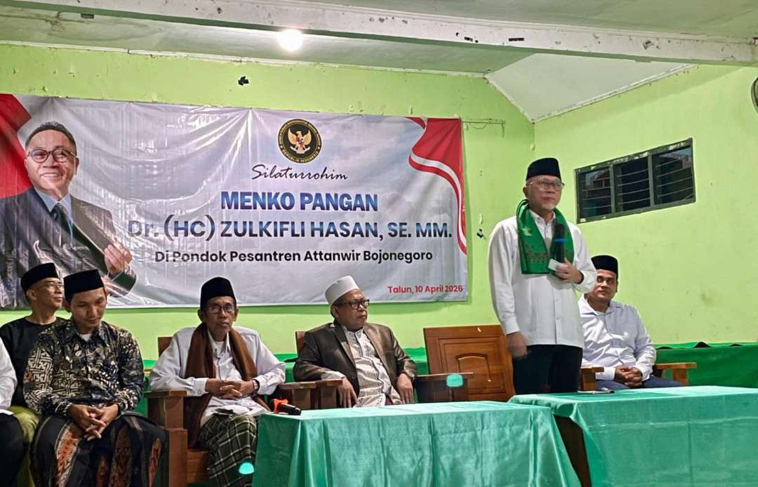 Kunjungan kerja Menko Zulkifli Hasan ke Pondok Pesantren Attanwir didampingi Pengasuh Ponpes Attanwir, Ahmad Fuad Sahal, didampingi Mudirul Madrasah Nafi’ Sahal serta jajaran Dewan Masyayikh pada Jumat 10 April 2026. (Foto: Dok/Attanwir)