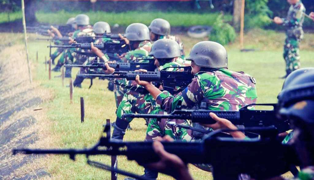Ilustrasi prajurit Marinir TNI AL sedang mengikuti latihan  di Lapangan  Tembak  Bumi Mariniir Karangpilang Surabaya. (Foto: Istimewa)