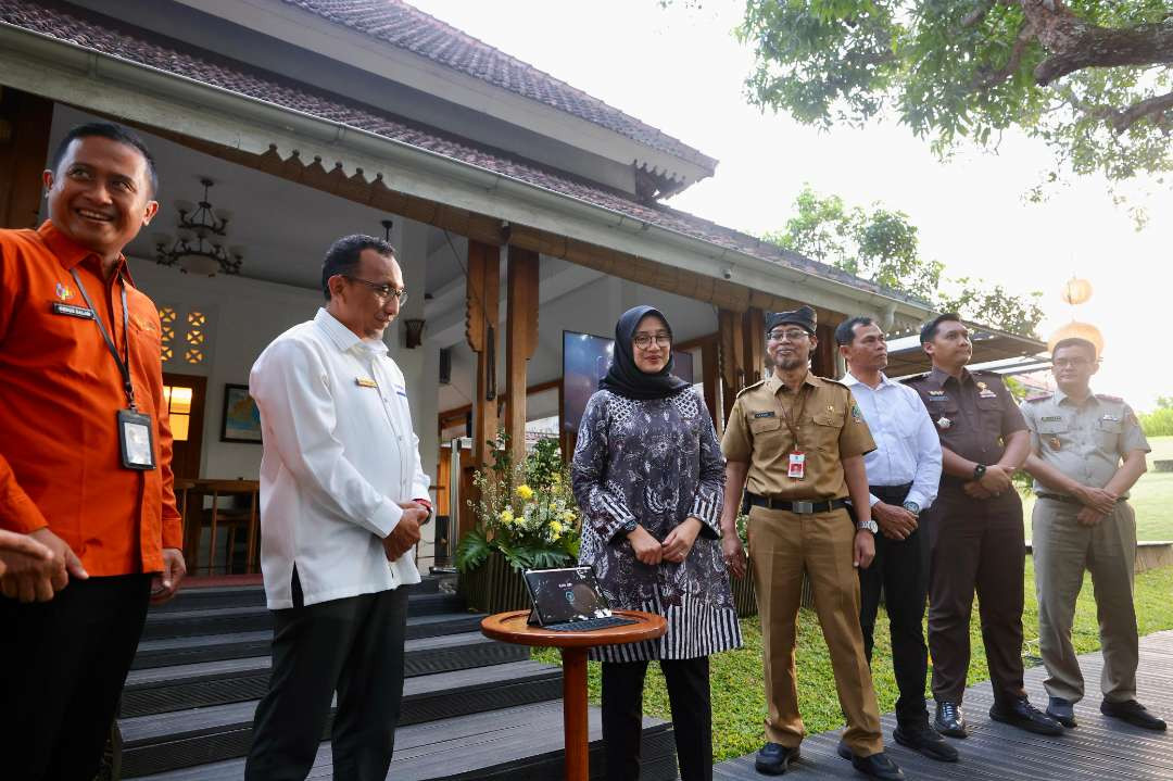 Pemkab Banyuwangi menggratiskan Pajak Bumi dan Bangunan ribuan warga miskin di Banyuwangi. (Foto: Pemkab Banyuwangi)
