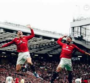 Benjamin Sesko dan Matheus Cunha, dua penyerang Mancaster melimpat kegirangan usai mengalahkan Liverpool pada pekan ke-35 Liga Inggris di Old Trafford pada Minggu 3 Mei 2026 malam.(Foto: Instagram Mancaster United)