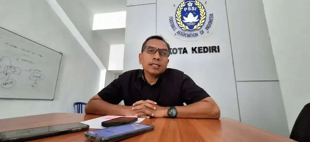 Tomi Ari Wibowo, Ketua PSSI Kota Kediri, mengatakan, seleksi dilakukan secara terbuka dan tidak dipungut biaya. (Foto: Fendi/Ngopibareng.id)