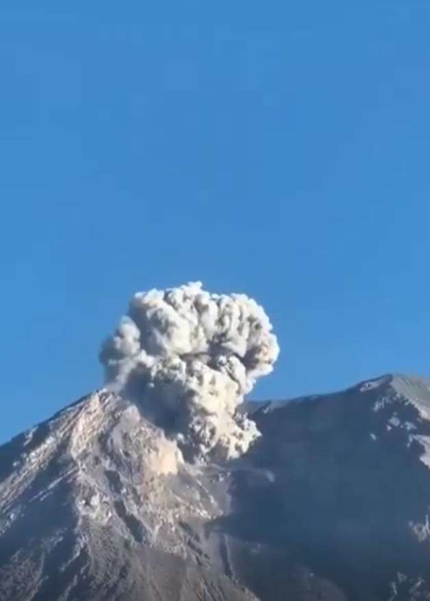 Gunung Semeru, dari enam gunung berapi api yang erupsi atau aktivitas vulkanik, juga di antaranya Gunung Sinabung, Gunung Ili Lewotolok, Gunung Ibu, Gunung Lewotobi Laki-Laki, dan Gunung Anak Krakatau.(Foto: Dok/ Badan Geologi)