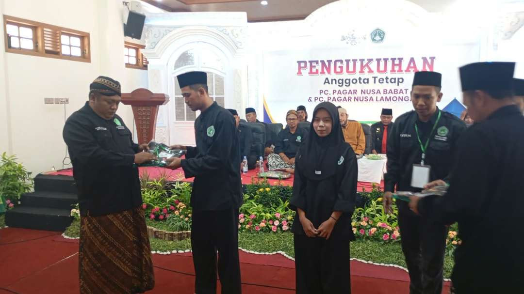 Pembaiatan berlangsung di Lobi Aula Muktamar Pondok Pesantren Lirboyo dan dipimpin langsung Ketua Umum PP Pagar Nusa Muchamad Nabil Haroen atau Gus Nabil. (Foto : Fendi/Ngopibareng.id)