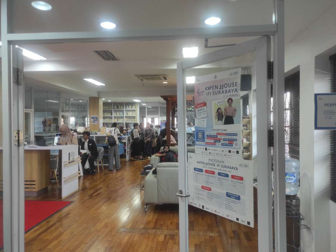 Intip keseruan Open House IFI Surabaya 2026. Tempat pas buat belajar bahasa & konsultasi studi ke Prancis. (Foto: Zacky/Ngopibareng.id)