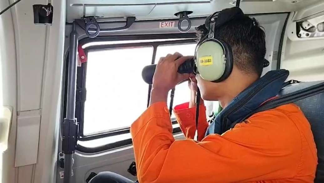 Upaya pencaraian dari udara menggunakan helikopter Basarnas. (Foto: Istimewa)