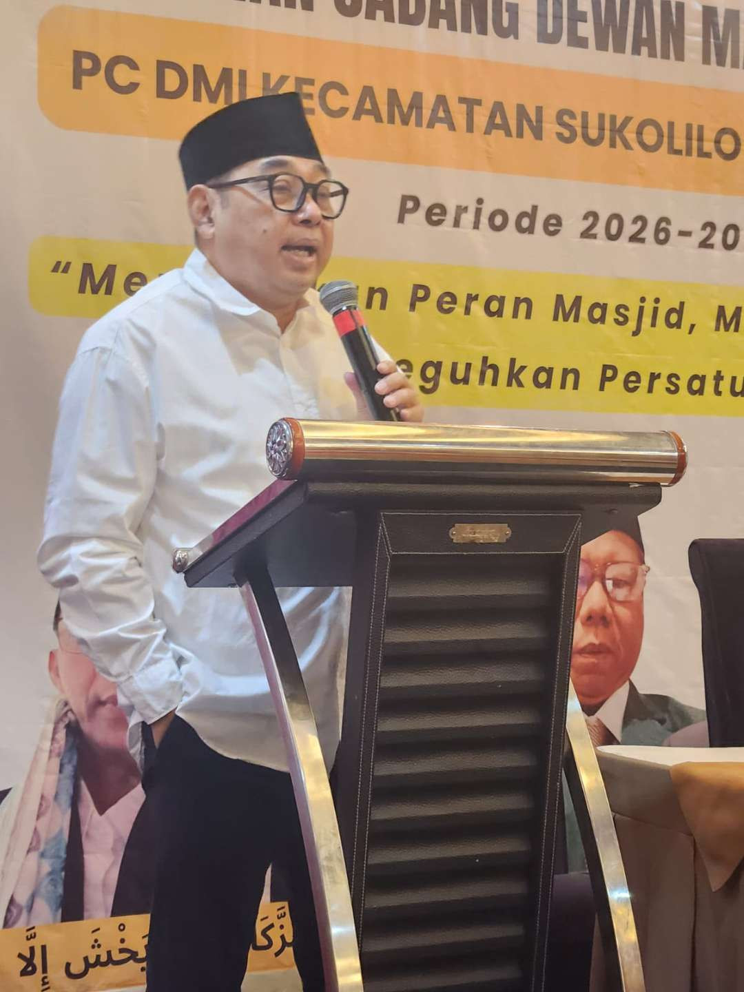 Ketua DMI Surabaya Arif Afandi saat melantik Pengurus PC DMI Kecamatan Sukolilo di Hotel Gunawangsa, MERR, Surabaya, Minggu (11 Oktober 2026). (Foto: Istimewa)