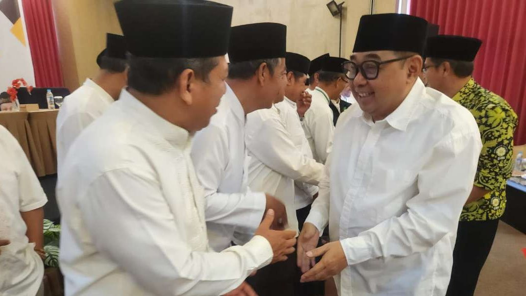 Ketua DMI Surabaya Arif Afandi saat melantik Pengurus PC DMI Kecamatan Sukolilo di Hotel Gunawangsa, MERR, Surabaya, Minggu (11 Oktober 2026). (Foto: Istimewa)